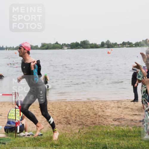 21.06.2025 - 27. Vierlanden-Triathlon MichiJ http://msf.ph/oto/8025014 15.06.2026 10:56:06 Schwimmen 702, 733 meine-sportfotos.de