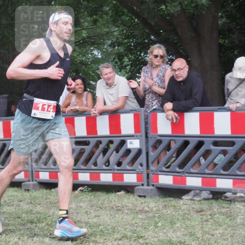21.06.2025 - 27. Vierlanden-Triathlon KatJ http://msf.ph/oto/8025017 15.06.2025 13:27:31 Ziel 114, 951 meine-sportfotos.de