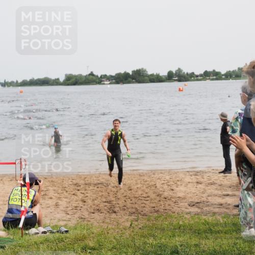 21.06.2025 - 27. Vierlanden-Triathlon MichiJ http://msf.ph/oto/8025028 15.06.2026 10:56:11 Schwimmen 702, 716, 733 meine-sportfotos.de