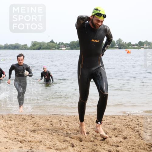 15.06.2025 - 27. Vierlanden-Triathlon Lena Gebhardt http://msf.ph/oto/8025056 15.06.2025 10:56:50 Schwimmen 642, 651, 654, 688, 691, 711, 718, 755 meine-sportfotos.de