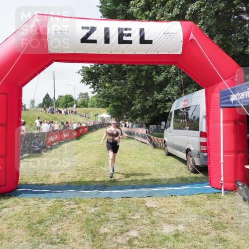 21.06.2025 - 27. Vierlanden-Triathlon MichiJ http://msf.ph/oto/8025057 15.06.2026 11:54:19 Ziel 474 meine-sportfotos.de