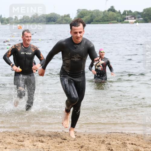 15.06.2025 - 27. Vierlanden-Triathlon Lena Gebhardt http://msf.ph/oto/8025062 15.06.2025 10:56:51 Schwimmen 642, 651, 654, 688, 691, 711, 718, 755 meine-sportfotos.de