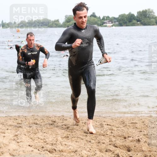 15.06.2025 - 27. Vierlanden-Triathlon Lena Gebhardt http://msf.ph/oto/8025072 15.06.2025 10:56:51 Schwimmen 642, 651, 654, 688, 691, 711, 718, 755 meine-sportfotos.de