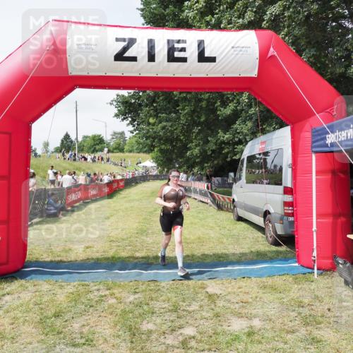 21.06.2025 - 27. Vierlanden-Triathlon MichiJ http://msf.ph/oto/8025077 15.06.2026 11:54:19 Ziel 474 meine-sportfotos.de
