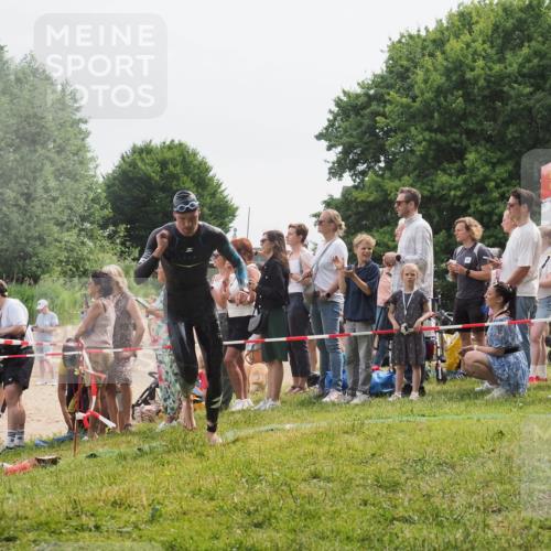 15.06.2025 - 27. Vierlanden-Triathlon KatJ http://msf.ph/oto/8025129 15.06.2025 10:58:24 Schwimmen 643, 710, 741, 769 meine-sportfotos.de