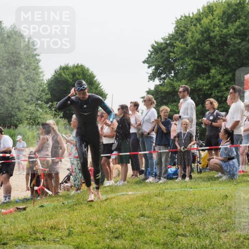 15.06.2025 - 27. Vierlanden-Triathlon KatJ http://msf.ph/oto/8025136 15.06.2025 10:58:24 Schwimmen 643, 710, 741, 769 meine-sportfotos.de