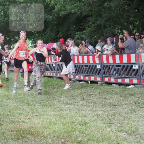 21.06.2025 - 27. Vierlanden-Triathlon KatJ http://msf.ph/oto/8025145 15.06.2025 13:27:46 Ziel 26, 686, 964, 1058, 1059, 1060 meine-sportfotos.de