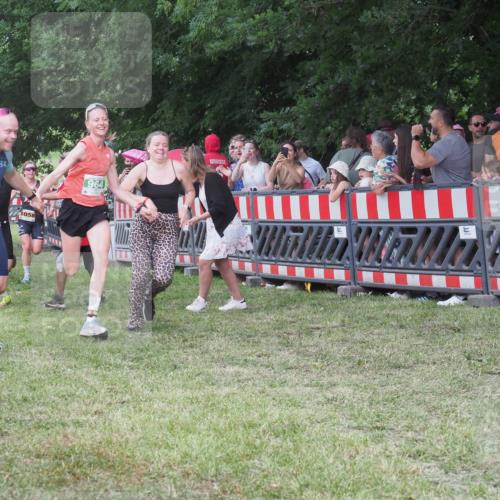 21.06.2025 - 27. Vierlanden-Triathlon KatJ http://msf.ph/oto/8025150 15.06.2025 13:27:46 Ziel 26, 686, 964, 1058, 1059, 1060 meine-sportfotos.de
