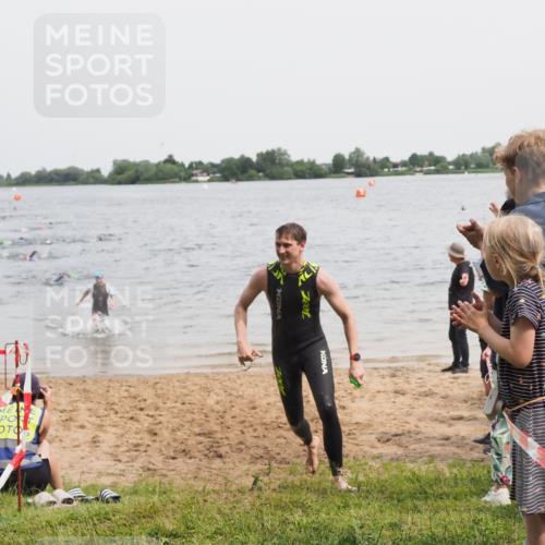 21.06.2025 - 27. Vierlanden-Triathlon MichiJ http://msf.ph/oto/8025151 15.06.2026 10:56:13 Schwimmen 702, 716, 730 meine-sportfotos.de
