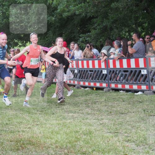21.06.2025 - 27. Vierlanden-Triathlon KatJ http://msf.ph/oto/8025156 15.06.2025 13:27:46 Ziel 26, 686, 964, 1058, 1059, 1060 meine-sportfotos.de