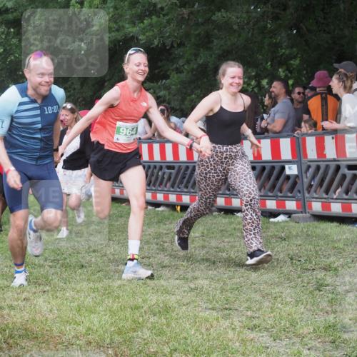 21.06.2025 - 27. Vierlanden-Triathlon KatJ http://msf.ph/oto/8025163 15.06.2025 13:27:47 Ziel 26, 686, 964, 1058, 1059, 1060 meine-sportfotos.de