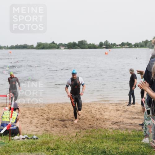 21.06.2025 - 27. Vierlanden-Triathlon MichiJ http://msf.ph/oto/8025170 15.06.2026 10:56:19 Schwimmen 702, 716, 730 meine-sportfotos.de