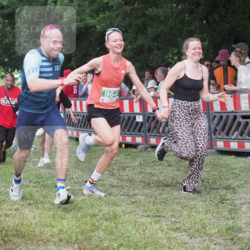 21.06.2025 - 27. Vierlanden-Triathlon KatJ http://msf.ph/oto/8025171 15.06.2025 13:27:47 Ziel 26, 686, 964, 1058, 1059, 1060 meine-sportfotos.de