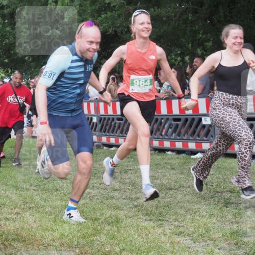 21.06.2025 - 27. Vierlanden-Triathlon KatJ http://msf.ph/oto/8025177 15.06.2025 13:27:47 Ziel 26, 686, 964, 1058, 1059, 1060 meine-sportfotos.de