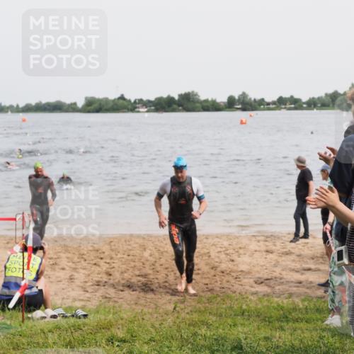 21.06.2025 - 27. Vierlanden-Triathlon MichiJ http://msf.ph/oto/8025179 15.06.2026 10:56:19 Schwimmen 702, 716, 730 meine-sportfotos.de