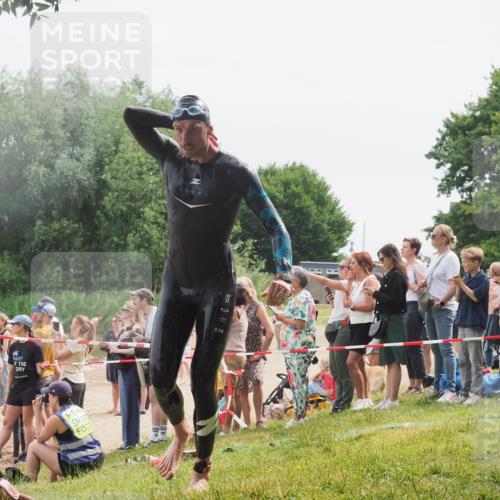 15.06.2025 - 27. Vierlanden-Triathlon KatJ http://msf.ph/oto/8025209 15.06.2025 10:58:25 Schwimmen 643, 710, 741, 769 meine-sportfotos.de