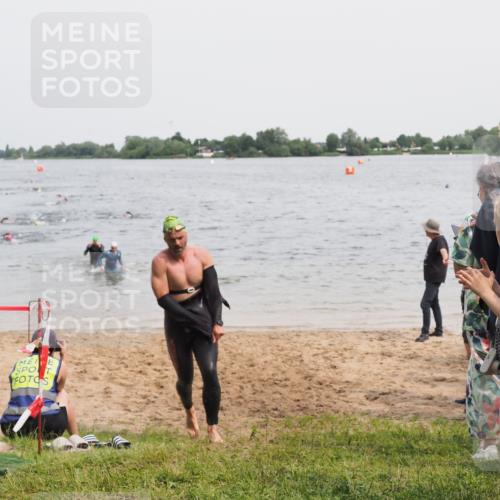 21.06.2025 - 27. Vierlanden-Triathlon MichiJ http://msf.ph/oto/8025221 15.06.2026 10:56:22 Schwimmen 716, 730, 771 meine-sportfotos.de
