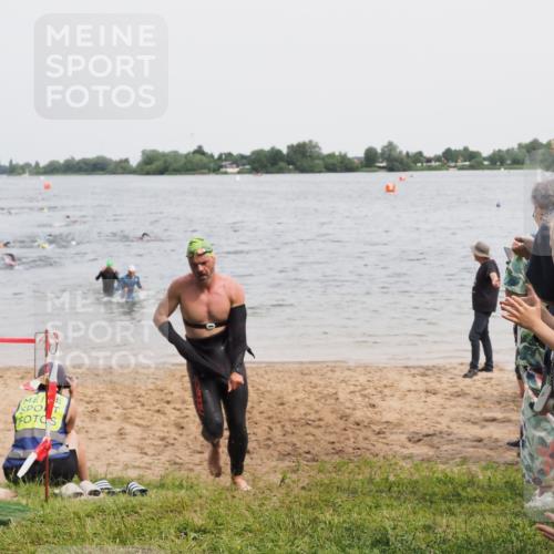 21.06.2025 - 27. Vierlanden-Triathlon MichiJ http://msf.ph/oto/8025224 15.06.2026 10:56:22 Schwimmen 716, 730, 771 meine-sportfotos.de