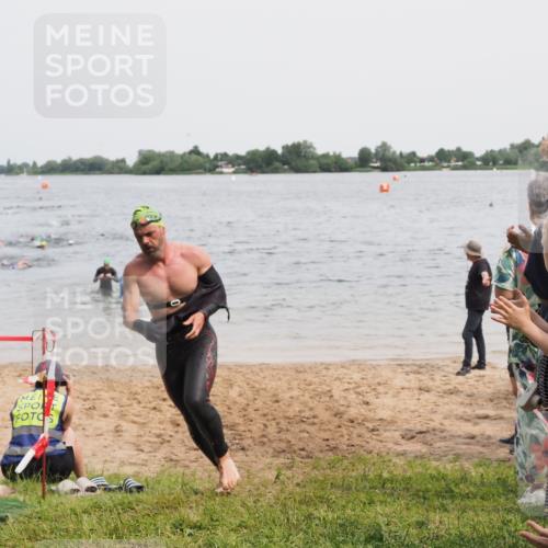 21.06.2025 - 27. Vierlanden-Triathlon MichiJ http://msf.ph/oto/8025236 15.06.2026 10:56:22 Schwimmen 716, 730, 771 meine-sportfotos.de