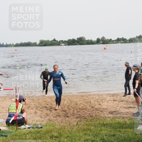 21.06.2025 - 27. Vierlanden-Triathlon MichiJ http://msf.ph/oto/8025260 15.06.2026 10:56:29 Schwimmen 764, 771 meine-sportfotos.de