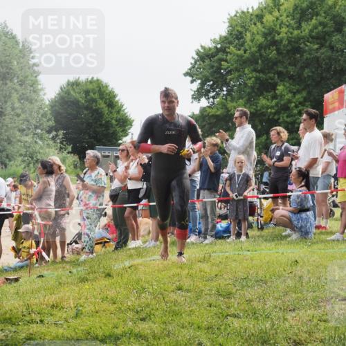 15.06.2025 - 27. Vierlanden-Triathlon KatJ http://msf.ph/oto/8025268 15.06.2025 10:58:30 Schwimmen 643, 710, 732, 741 meine-sportfotos.de