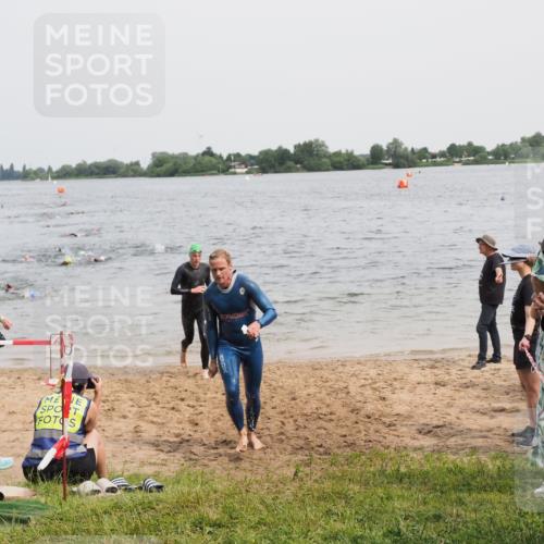 21.06.2025 - 27. Vierlanden-Triathlon MichiJ http://msf.ph/oto/8025287 15.06.2026 10:56:30 Schwimmen 764, 771 meine-sportfotos.de