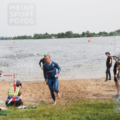 21.06.2025 - 27. Vierlanden-Triathlon MichiJ http://msf.ph/oto/8025296 15.06.2026 10:56:30 Schwimmen 764, 771 meine-sportfotos.de