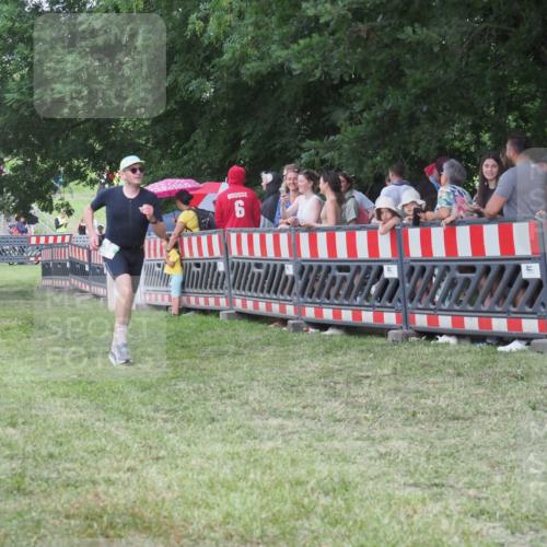 21.06.2025 - 27. Vierlanden-Triathlon KatJ http://msf.ph/oto/8025311 15.06.2025 13:27:52 Ziel 686 meine-sportfotos.de