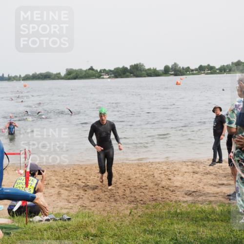 21.06.2025 - 27. Vierlanden-Triathlon MichiJ http://msf.ph/oto/8025320 15.06.2026 10:56:32 Schwimmen 685, 764, 771 meine-sportfotos.de