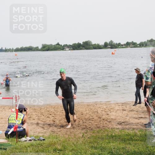 21.06.2025 - 27. Vierlanden-Triathlon MichiJ http://msf.ph/oto/8025332 15.06.2026 10:56:32 Schwimmen 685, 764, 771 meine-sportfotos.de