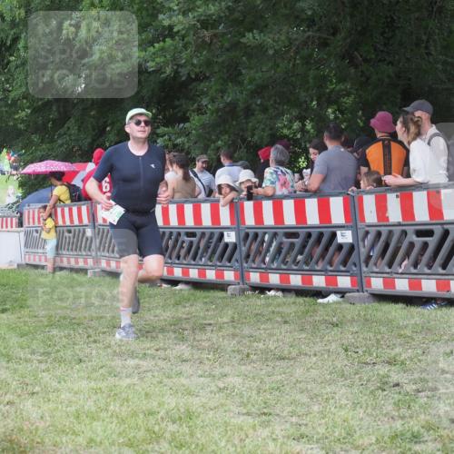 21.06.2025 - 27. Vierlanden-Triathlon KatJ http://msf.ph/oto/8025334 15.06.2025 13:27:53 Ziel 686 meine-sportfotos.de