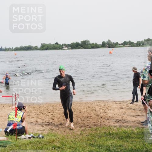 21.06.2025 - 27. Vierlanden-Triathlon MichiJ http://msf.ph/oto/8025336 15.06.2026 10:56:32 Schwimmen 685, 764, 771 meine-sportfotos.de