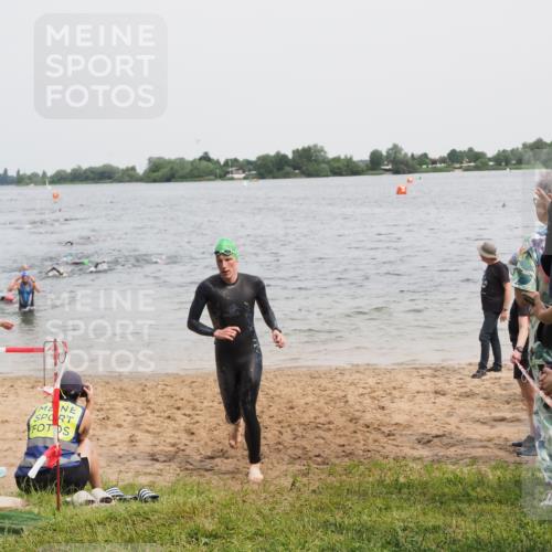 21.06.2025 - 27. Vierlanden-Triathlon MichiJ http://msf.ph/oto/8025338 15.06.2026 10:56:32 Schwimmen 685, 764, 771 meine-sportfotos.de
