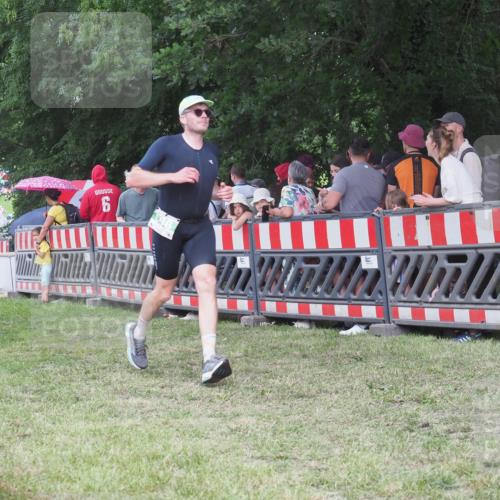 21.06.2025 - 27. Vierlanden-Triathlon KatJ http://msf.ph/oto/8025347 15.06.2025 13:27:53 Ziel 686 meine-sportfotos.de