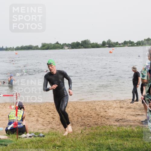 21.06.2025 - 27. Vierlanden-Triathlon MichiJ http://msf.ph/oto/8025360 15.06.2026 10:56:33 Schwimmen 685, 764, 771 meine-sportfotos.de