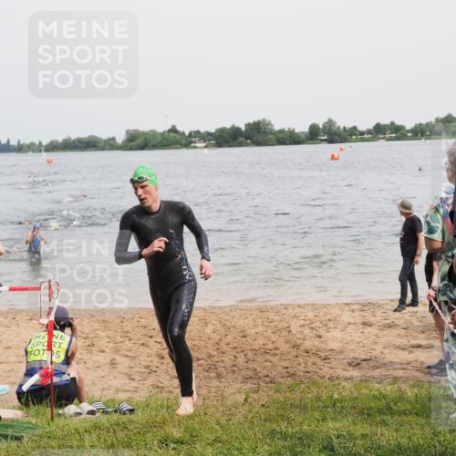21.06.2025 - 27. Vierlanden-Triathlon MichiJ http://msf.ph/oto/8025366 15.06.2026 10:56:33 Schwimmen 685, 764, 771 meine-sportfotos.de