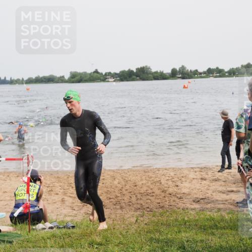 21.06.2025 - 27. Vierlanden-Triathlon MichiJ http://msf.ph/oto/8025370 15.06.2026 10:56:33 Schwimmen 685, 764, 771 meine-sportfotos.de