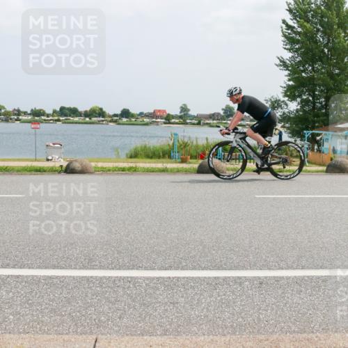 21.06.2025 - 27. Vierlanden-Triathlon H.Heesch http://msf.ph/oto/8025372 15.06.2025 12:06:50 Radfahren 825, 852, 959 meine-sportfotos.de