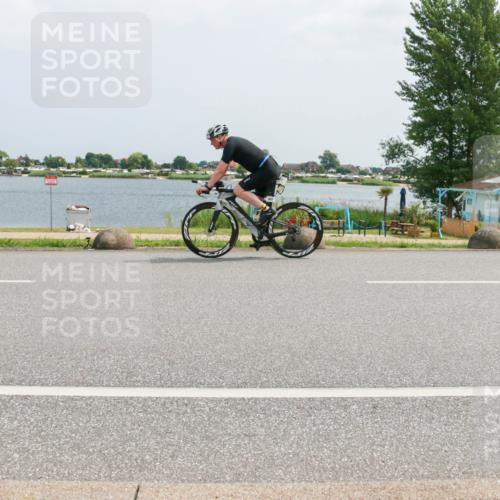 21.06.2025 - 27. Vierlanden-Triathlon H.Heesch http://msf.ph/oto/8025375 15.06.2025 12:06:51 Radfahren 718, 825, 852, 959 meine-sportfotos.de