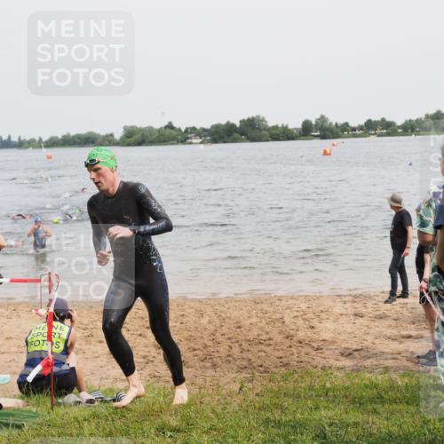 21.06.2025 - 27. Vierlanden-Triathlon MichiJ http://msf.ph/oto/8025376 15.06.2026 10:56:33 Schwimmen 685, 764, 771 meine-sportfotos.de