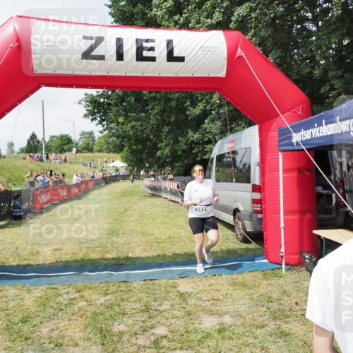 21.06.2025 - 27. Vierlanden-Triathlon MichiJ http://msf.ph/oto/8025379 15.06.2026 11:55:09 Ziel 492 meine-sportfotos.de