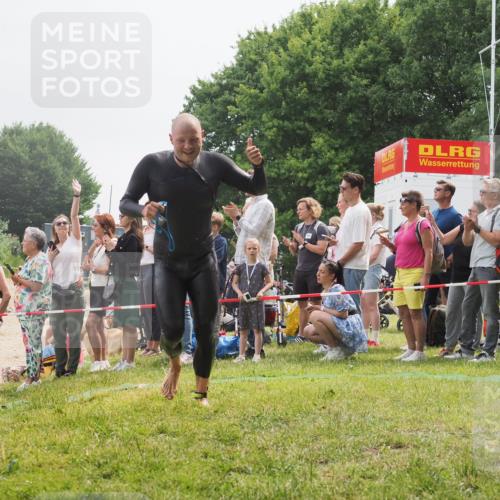 15.06.2025 - 27. Vierlanden-Triathlon KatJ http://msf.ph/oto/8025384 15.06.2025 10:58:32 Schwimmen 643, 710, 732, 741 meine-sportfotos.de