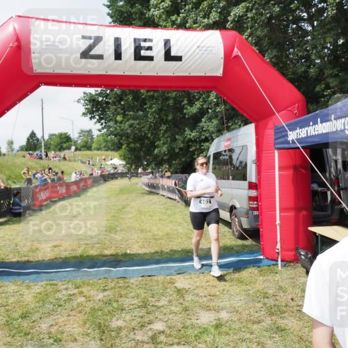 21.06.2025 - 27. Vierlanden-Triathlon MichiJ http://msf.ph/oto/8025388 15.06.2026 11:55:09 Ziel 492 meine-sportfotos.de
