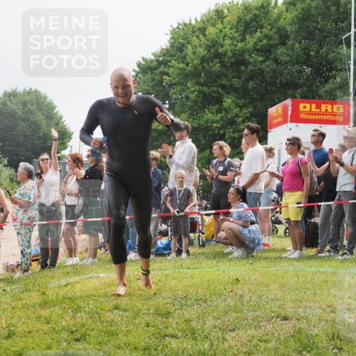 15.06.2025 - 27. Vierlanden-Triathlon KatJ http://msf.ph/oto/8025392 15.06.2025 10:58:32 Schwimmen 643, 710, 732, 741 meine-sportfotos.de