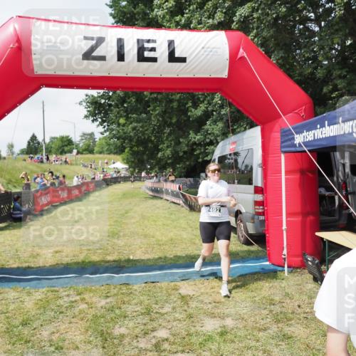 21.06.2025 - 27. Vierlanden-Triathlon MichiJ http://msf.ph/oto/8025398 15.06.2026 11:55:09 Ziel 492 meine-sportfotos.de