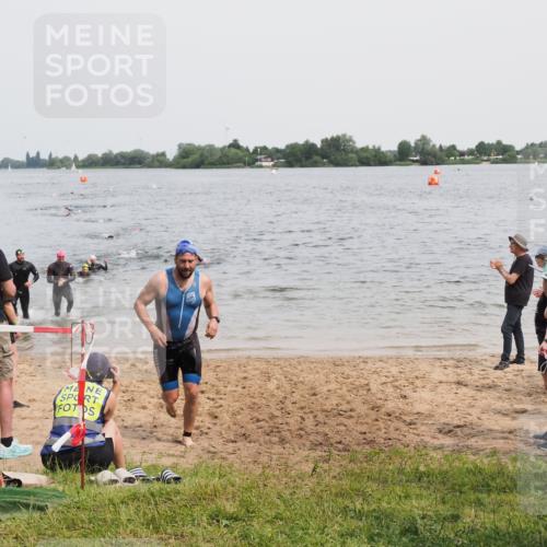 21.06.2025 - 27. Vierlanden-Triathlon MichiJ http://msf.ph/oto/8025401 15.06.2026 10:56:40 Schwimmen 685, 691, 764 meine-sportfotos.de