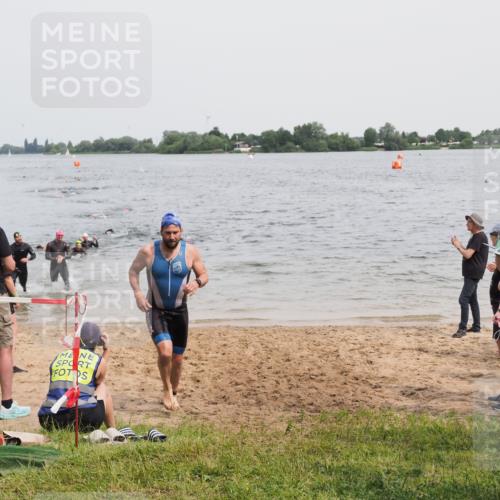 21.06.2025 - 27. Vierlanden-Triathlon MichiJ http://msf.ph/oto/8025404 15.06.2026 10:56:41 Schwimmen 642, 685, 691 meine-sportfotos.de