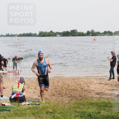 21.06.2025 - 27. Vierlanden-Triathlon MichiJ http://msf.ph/oto/8025413 15.06.2026 10:56:41 Schwimmen 642, 685, 691 meine-sportfotos.de