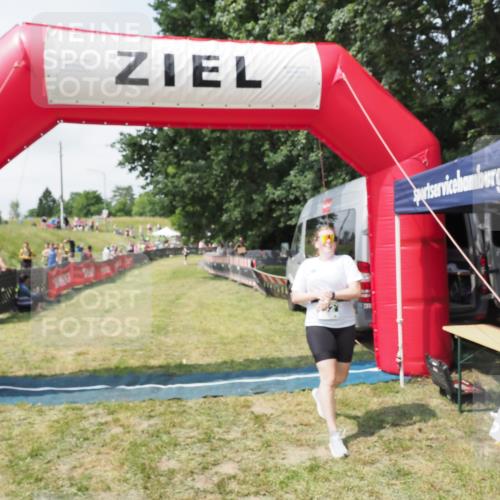 21.06.2025 - 27. Vierlanden-Triathlon MichiJ http://msf.ph/oto/8025425 15.06.2026 11:55:10 Ziel 492 meine-sportfotos.de