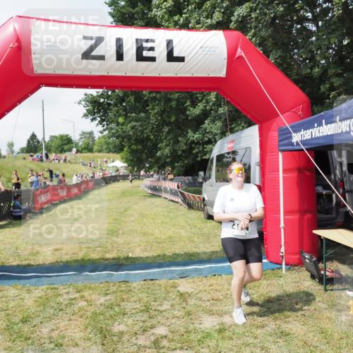 21.06.2025 - 27. Vierlanden-Triathlon MichiJ http://msf.ph/oto/8025433 15.06.2026 11:55:10 Ziel 492 meine-sportfotos.de